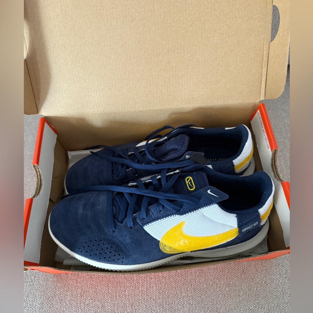 NIB NEW in box Nike StreetGato size 7 navy low top soccer shoes
